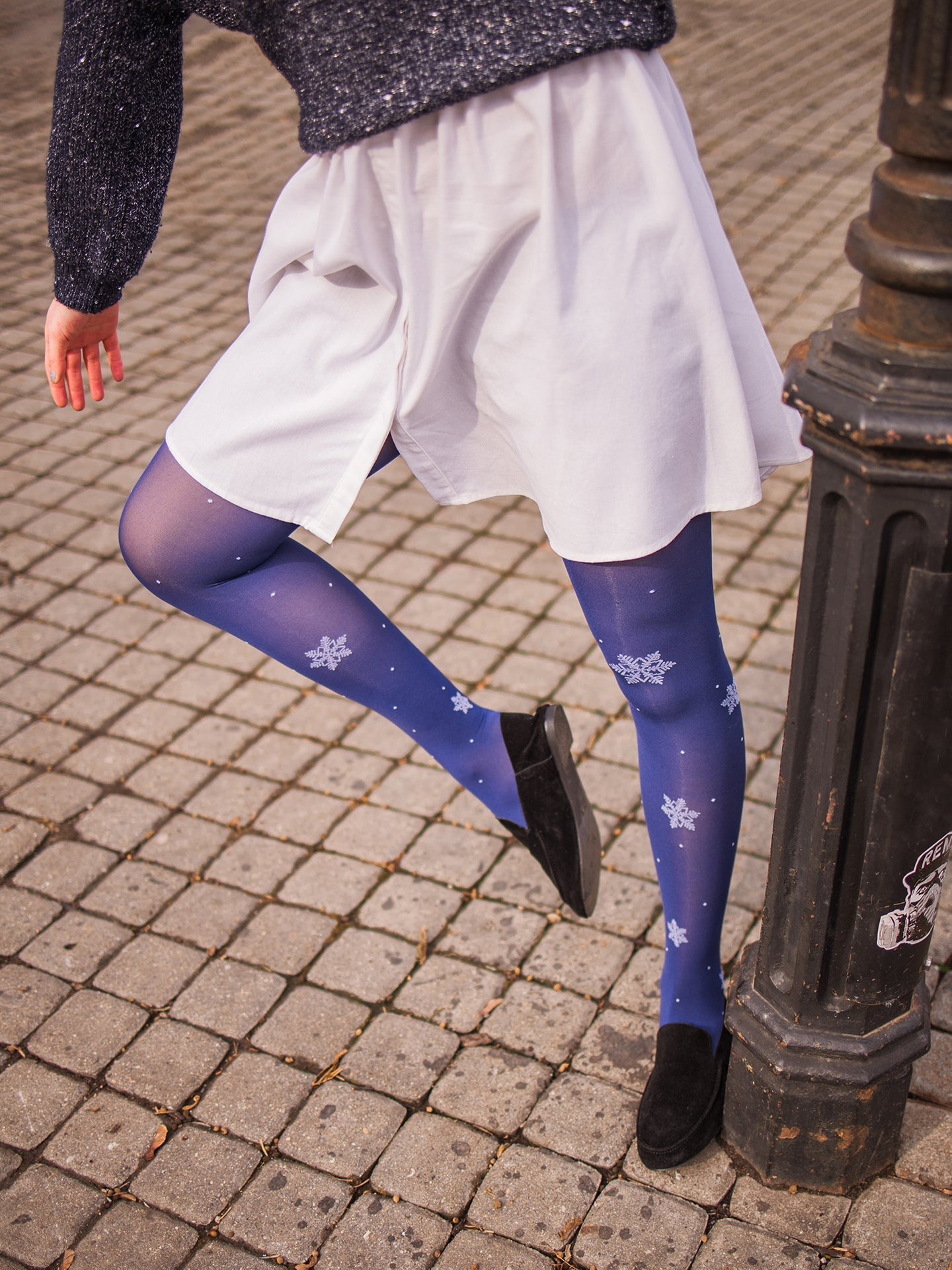 nylon-tights-white-snowflakes-2e/2e50e4f68be931e704afe222c45ccd7089eb80db
